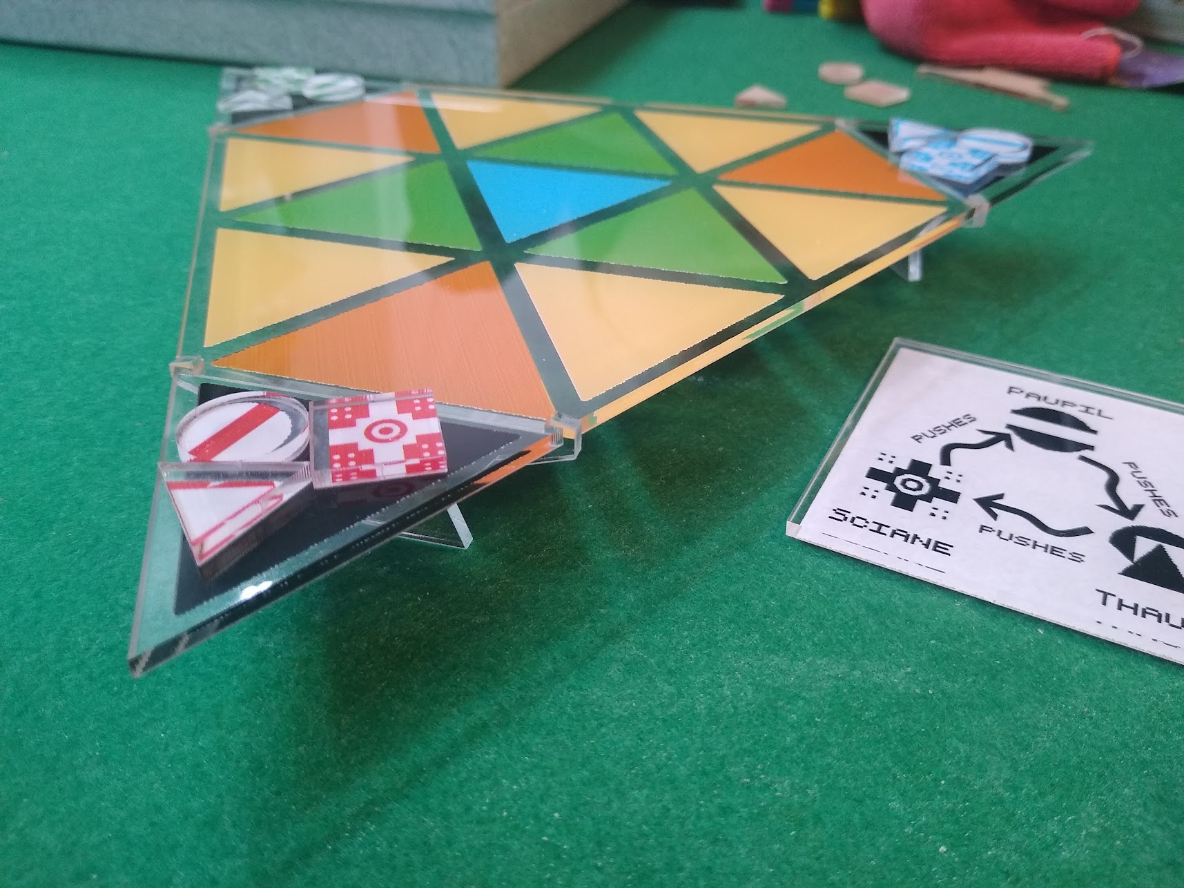 Taasen board close-up